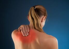 Dor baixo a parte traseira do omóplato esquerdo