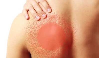 Dor baixo o omóplato esquerdo